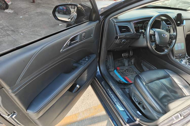 Used Ford Taurus 2019 EcoBoost 245 Premium Edition Driver Seat