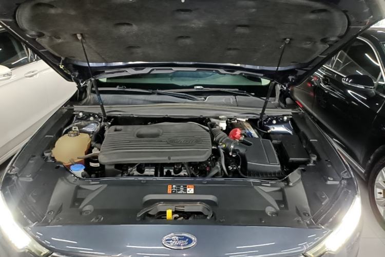Used Ford Taurus 2019 EcoBoost 245 Premium Edition Engine Bay