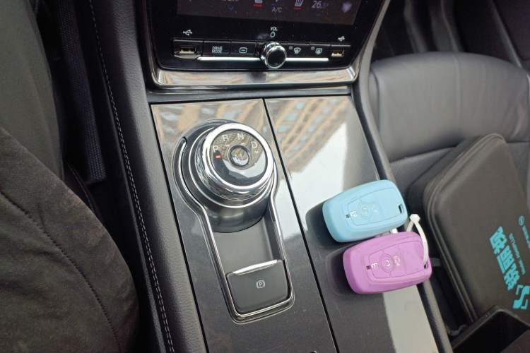 Used Ford Taurus 2019 EcoBoost 245 Premium Edition Gear Lever