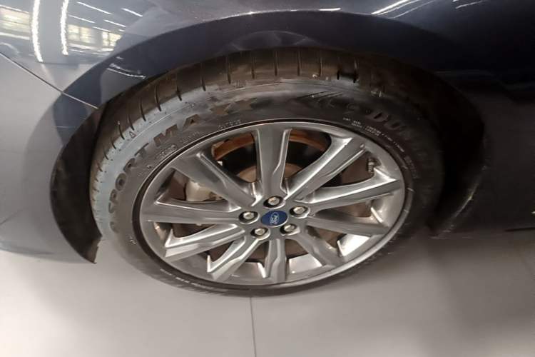 Used Ford Taurus 2019 EcoBoost 245 Premium Edition Left Front Wheel Hub