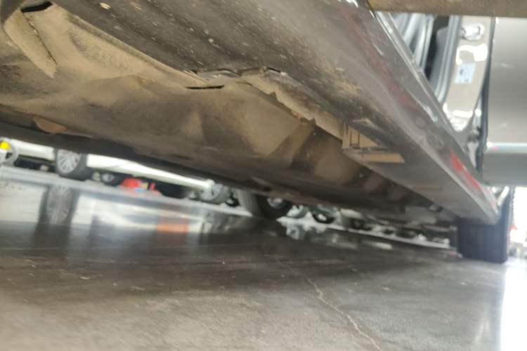 Used Ford Taurus 2019 EcoBoost 245 Premium Edition Left Side Sill
