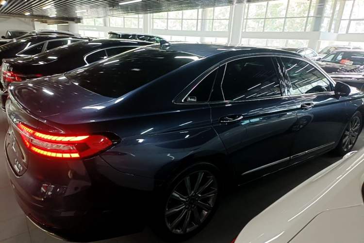 Used Ford Taurus 2019 EcoBoost 245 Premium Edition Rear Right 45 Deg