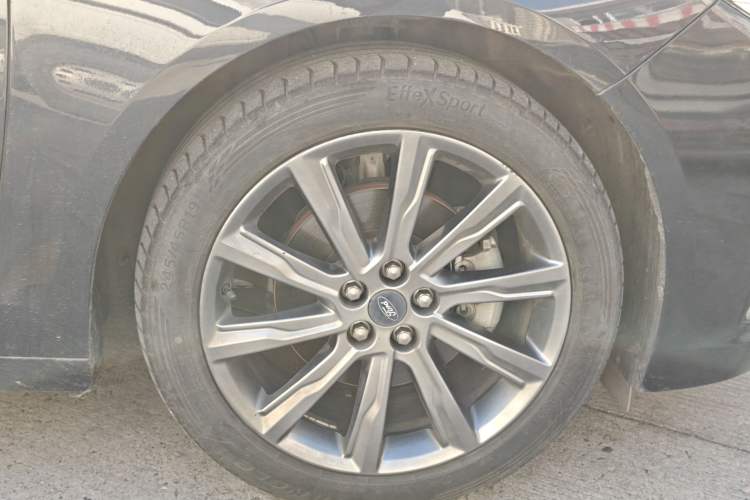 Used Ford Taurus 2019 EcoBoost 245 Premium Edition Right Front Wheel Hub
