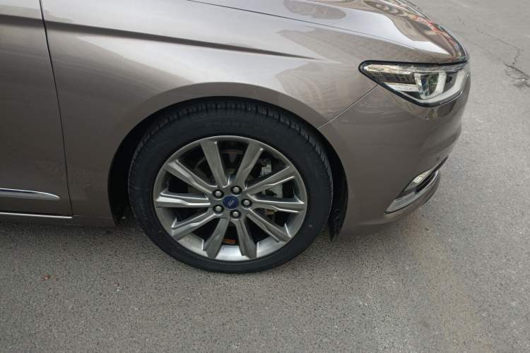 Used Ford Taurus 2019 EcoBoost 245 Premium Edition Right Front Wheel Hub