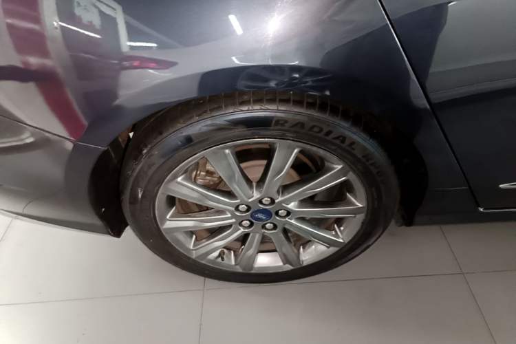 Used Ford Taurus 2019 EcoBoost 245 Premium Edition Right Rear Wheel Hub