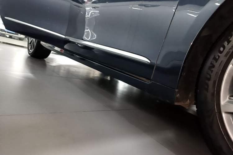 Used Ford Taurus 2019 EcoBoost 245 Premium Edition Right Side Sill