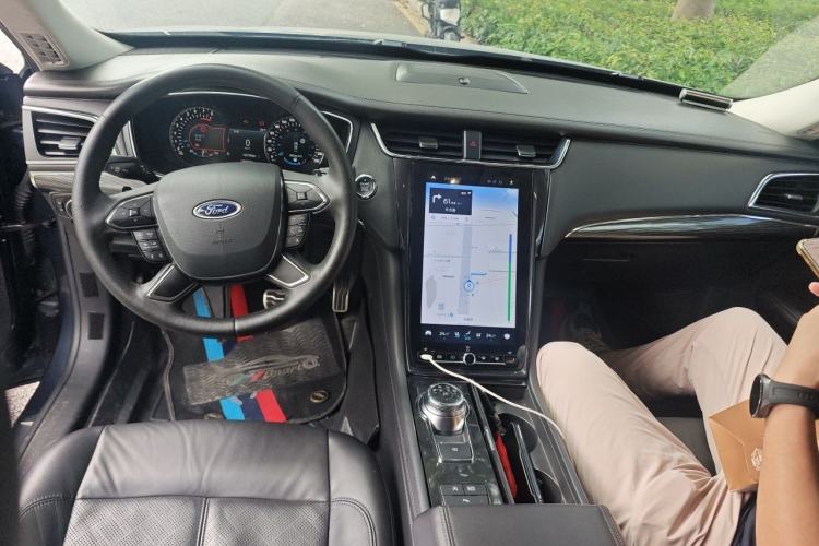 Used Ford Taurus 2019 EcoBoost 245 Premium Edition Center Console