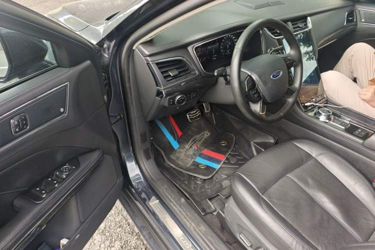 Used Ford Taurus 2019 EcoBoost 245 Premium Edition Driver Seat