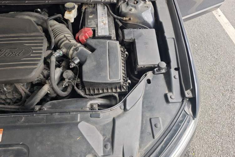 Used Ford Taurus 2019 EcoBoost 245 Premium Edition Engine Bay Left