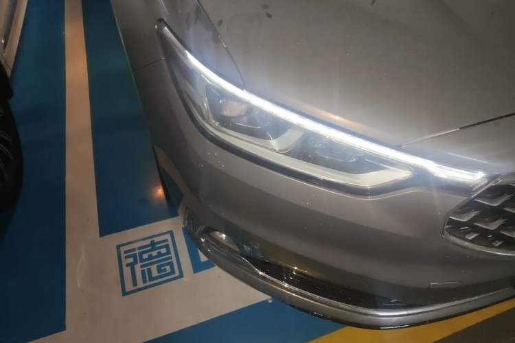 Used Ford Taurus 2019 EcoBoost 245 Premium Edition Right Front Headlight
