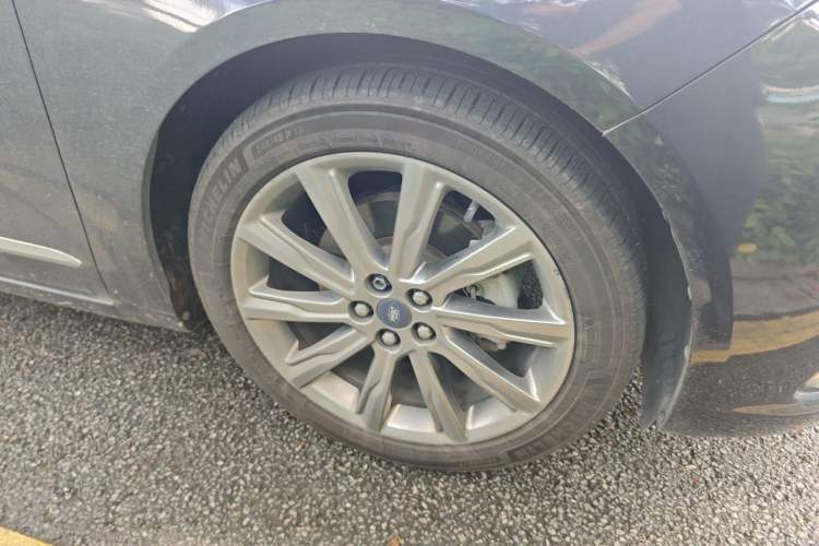 Used Ford Taurus 2019 EcoBoost 245 Premium Edition Right Front Wheel Hub
