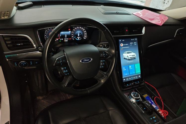 Used Ford Taurus 2019 EcoBoost 245 Premium Edition Center Console