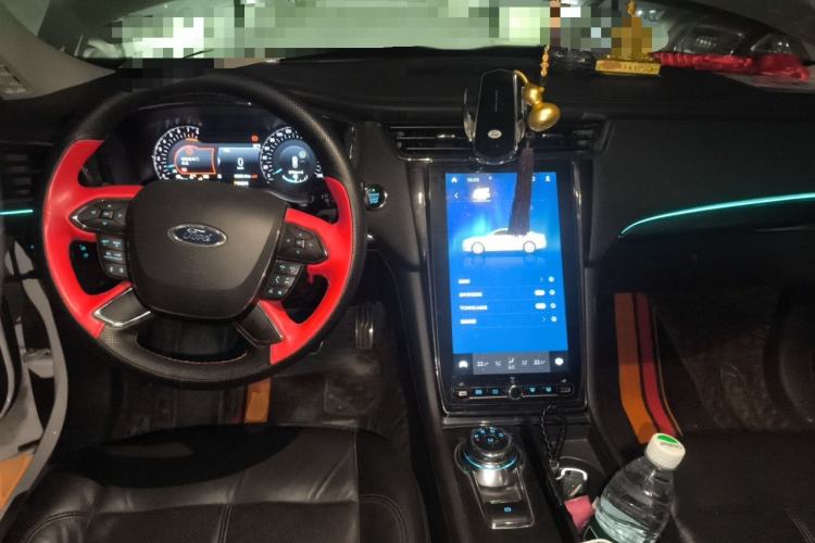 Used Ford Taurus 2019 EcoBoost 245 Premium Edition Center Console