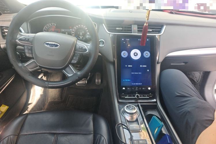 Used Ford Taurus 2019 EcoBoost 245 Vignale Deluxe Edition Center Console