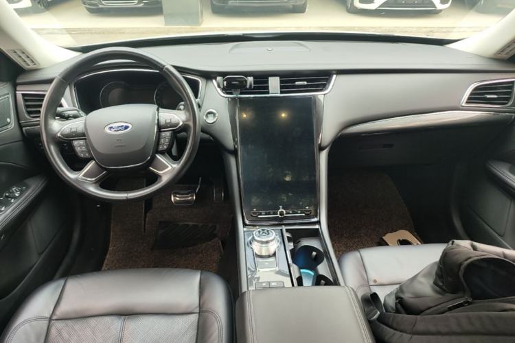 Used Ford Taurus 2019 EcoBoost 245 Premium Edition Center Console