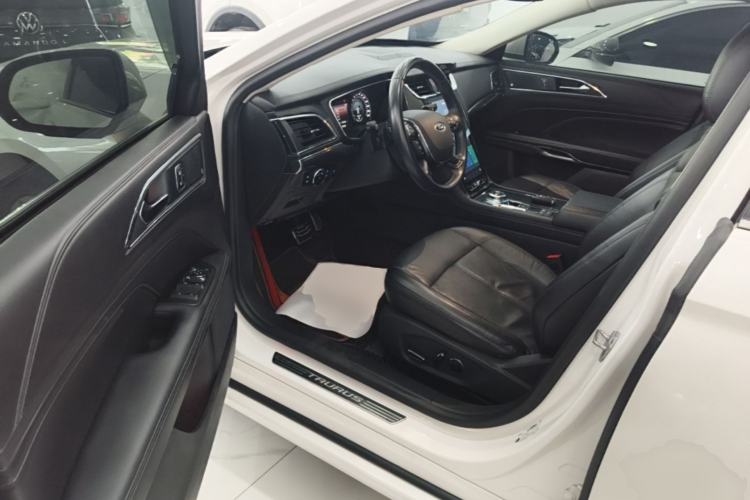 Used Ford Taurus 2019 EcoBoost 245 Premium Edition Driver Seat