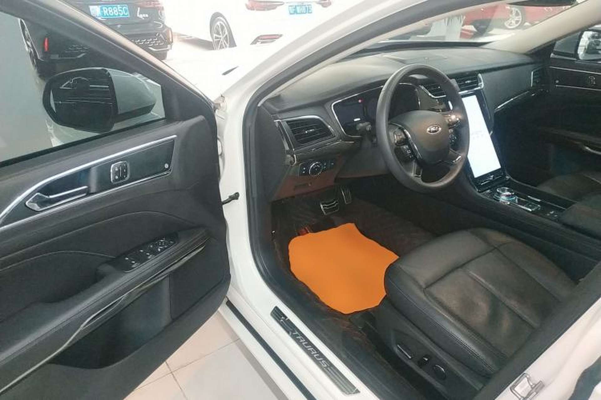 Used Ford Taurus 2019 EcoBoost 245 Premium Edition Driver Seat
