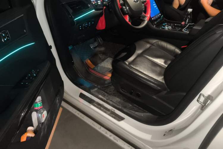 Used Ford Taurus 2019 EcoBoost 245 Premium Edition Driver Seat