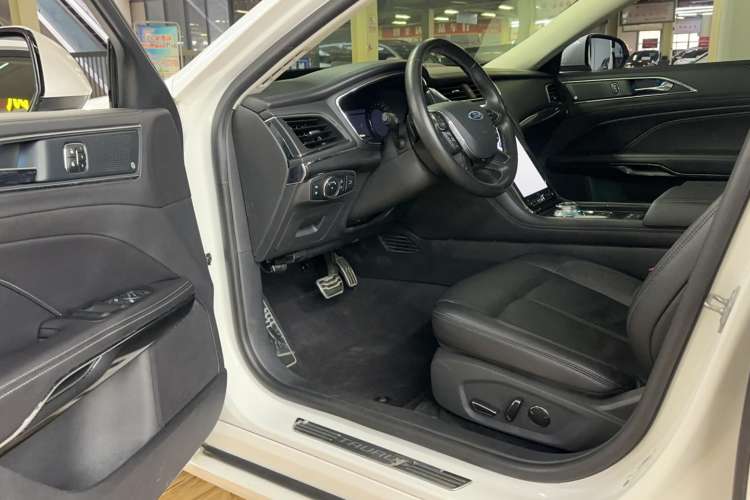 Used Ford Taurus 2019 EcoBoost 245 Premium Edition Driver Seat