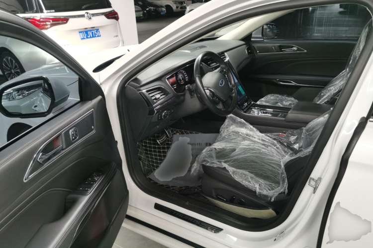 Used Ford Taurus 2019 EcoBoost 245 Premium Edition Driver Seat