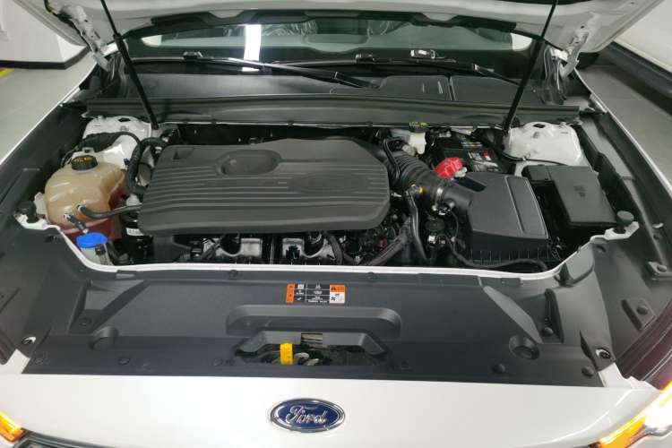 Used Ford Taurus 2019 EcoBoost 245 Premium Edition Engine Bay