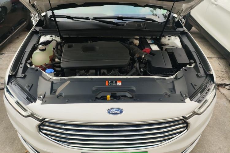 Used Ford Taurus 2019 EcoBoost 245 Premium Edition Engine Bay
