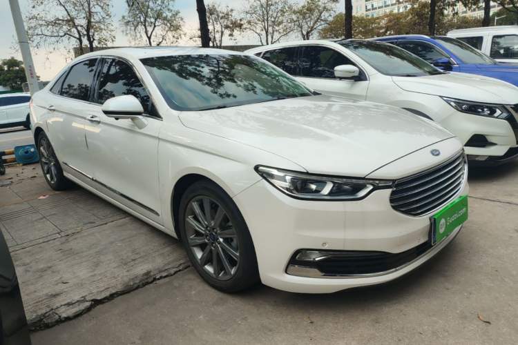 Used Ford Taurus 2019 EcoBoost 245 Premium Edition Front Right 45 Deg