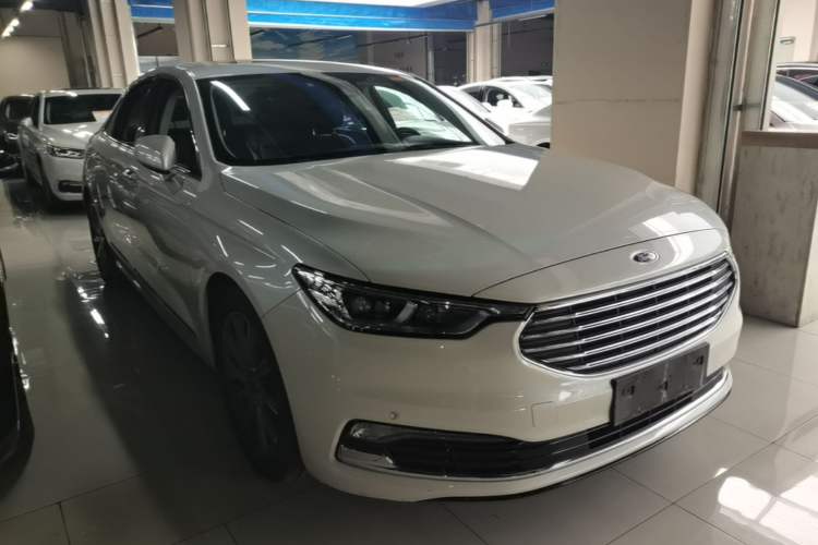 Used Ford Taurus 2019 EcoBoost 245 Premium Edition Front Right 45 Deg