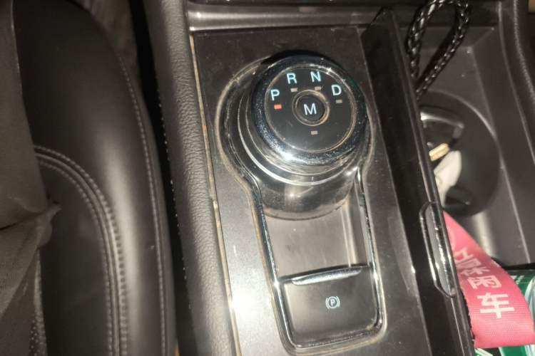 Used Ford Taurus 2019 EcoBoost 245 Premium Edition Gear Lever