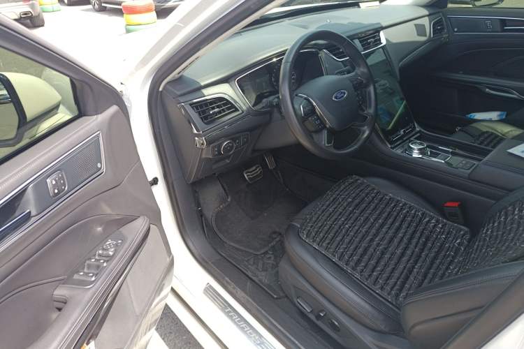 Used Ford Taurus 2019 EcoBoost 245 Premium Edition Interior 2