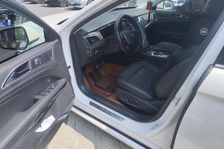 Used Ford Taurus 2019 EcoBoost 245 Premium Edition Interior 3