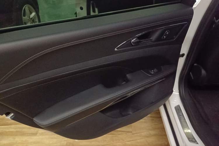 Used Ford Taurus 2019 EcoBoost 245 Premium Edition Interior 8