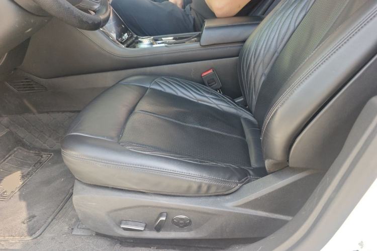 Used Ford Taurus 2019 EcoBoost 245 Vignale Deluxe Edition Left Front Seat