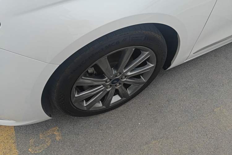 Used Ford Taurus 2019 EcoBoost 245 Premium Edition Left Front Wheel Hub