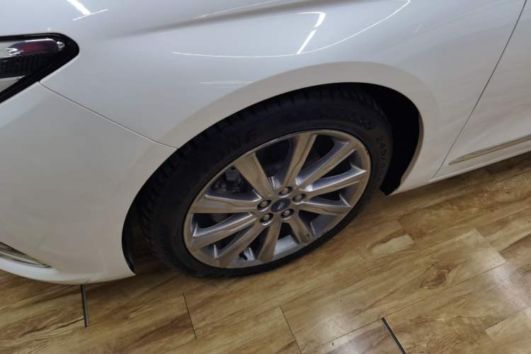 Used Ford Taurus 2019 EcoBoost 245 Premium Edition Left Front Wheel Hub