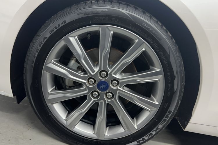 Used Ford Taurus 2019 EcoBoost 245 Premium Edition Left Front Wheel Hub