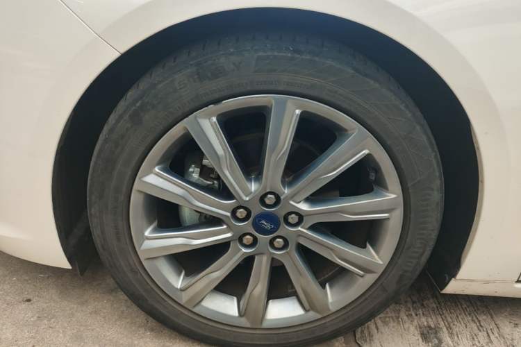 Used Ford Taurus 2019 EcoBoost 245 Premium Edition Left Front Wheel Hub