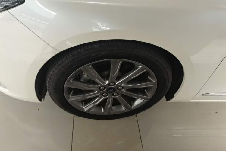 Used Ford Taurus 2019 EcoBoost 245 Premium Edition Left Front Wheel Hub