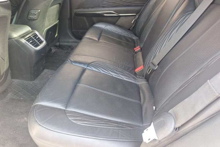 Used Ford Taurus 2019 EcoBoost 245 Vignale Deluxe Edition Left Rear Seat