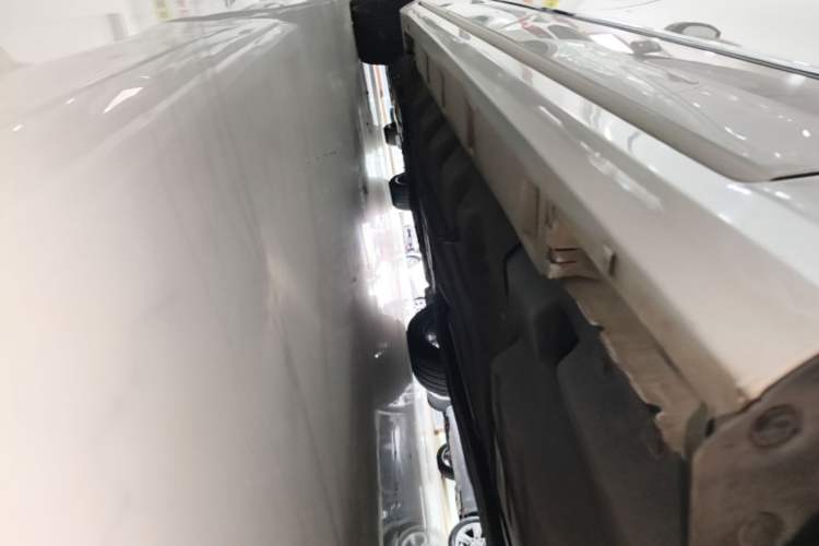 Used Ford Taurus 2019 EcoBoost 245 Premium Edition Left Side Sill