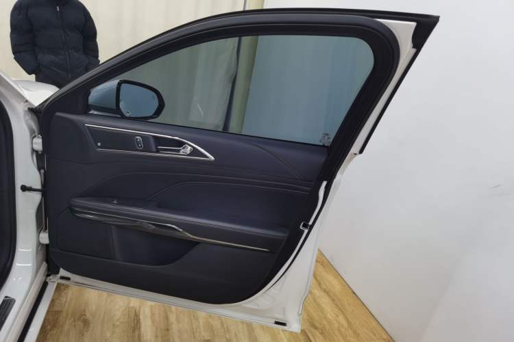 Used Ford Taurus 2019 EcoBoost 245 Premium Edition Right Front Door Interior