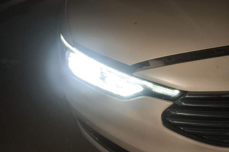 Used Ford Taurus 2019 EcoBoost 245 Premium Edition Right Front Headlight