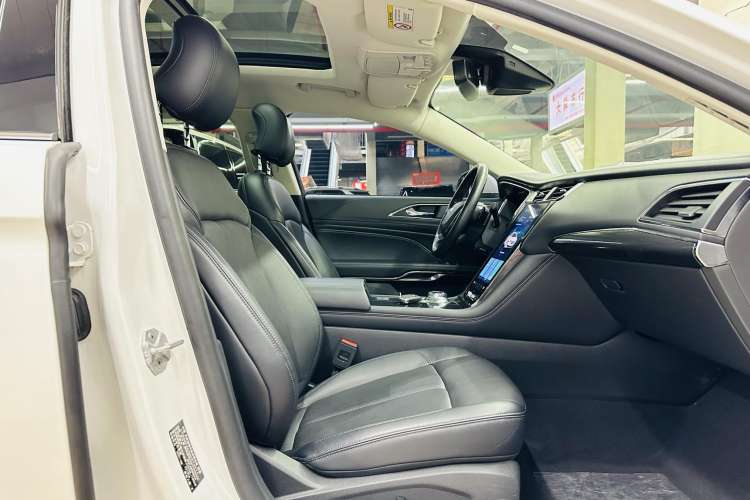 Used Ford Taurus 2019 EcoBoost 245 Premium Edition Right Front Seat