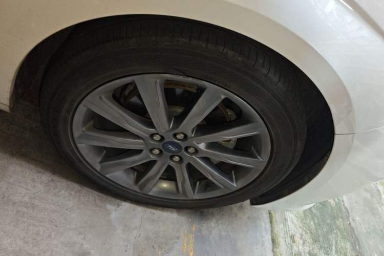 Used Ford Taurus 2019 EcoBoost 245 Premium Edition Right Front Wheel Hub