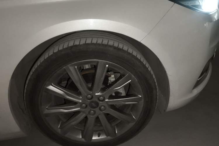 Used Ford Taurus 2019 EcoBoost 245 Premium Edition Right Front Wheel Hub