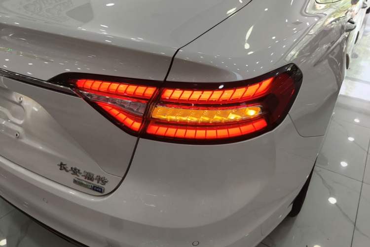 Used Ford Taurus 2019 EcoBoost 245 Premium Edition Right Rear Taillight