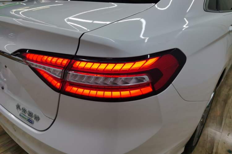 Used Ford Taurus 2019 EcoBoost 245 Premium Edition Right Rear Taillight