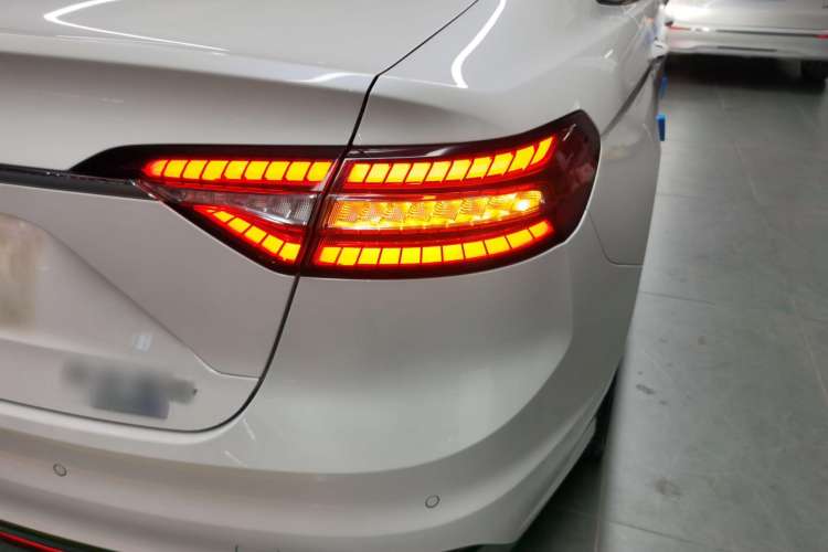 Used Ford Taurus 2019 EcoBoost 245 Premium Edition Right Rear Taillight