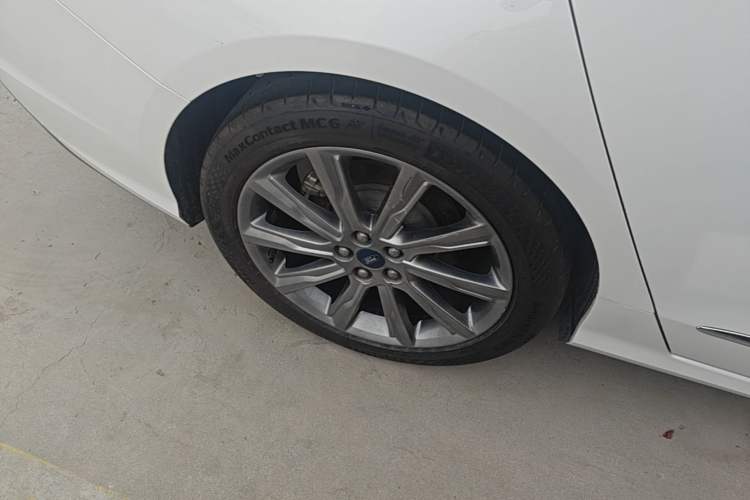 Used Ford Taurus 2019 EcoBoost 245 Premium Edition Right Rear Wheel Hub