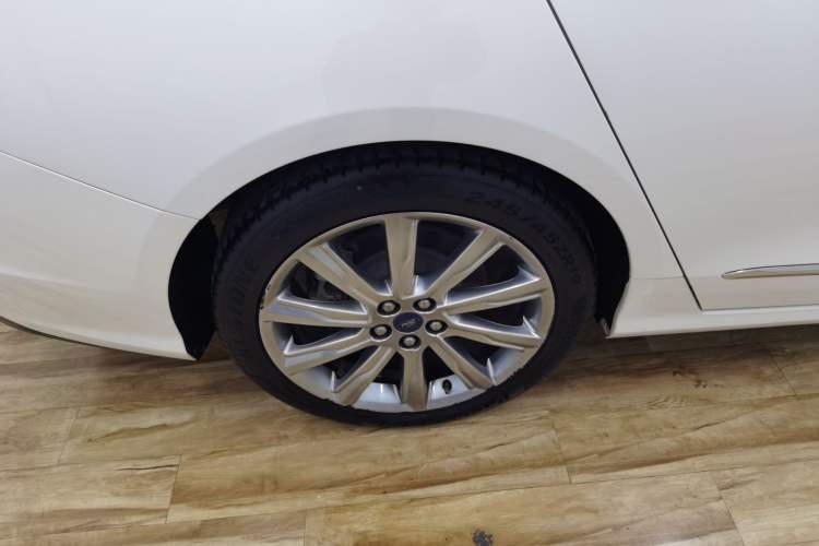 Used Ford Taurus 2019 EcoBoost 245 Premium Edition Right Rear Wheel Hub
